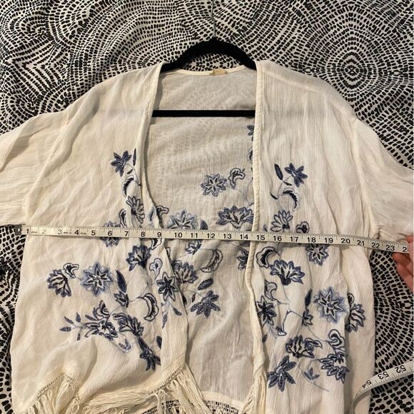 Hollister size small Boho Fringe Blue Floral Gauzy Lightweight Kimono Cardigan - Picture 7 of 8